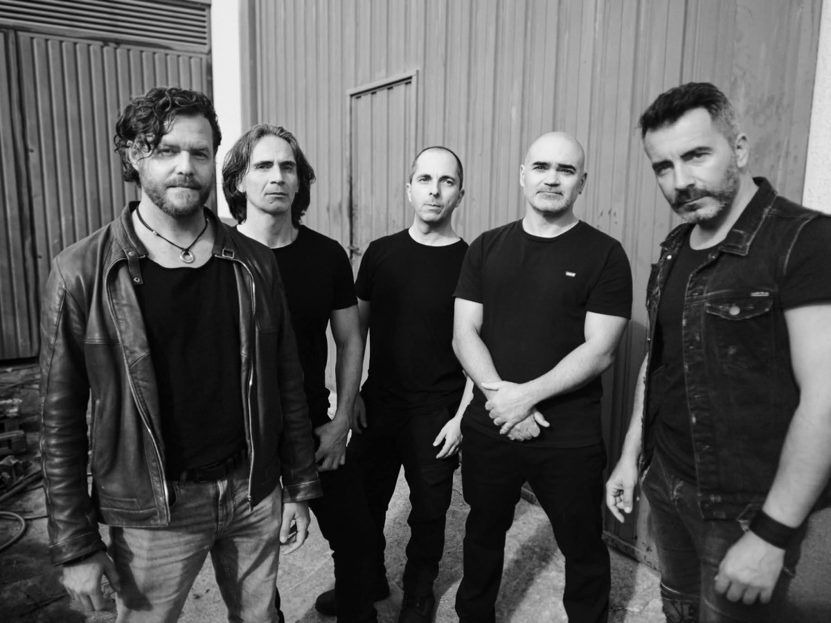 HELLMETH ESTRENA SU NUEVO SINGLE «DOUBLE&nbsp;IDENTITY»